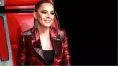 O Ses Türkiye'ye geri dönen Ebru Gündeş, şık olmak için modacıların kapısını çaldı O Ses Türkiye'ye geri dönen Ebru Gündeş, şık olmak için modacıların kapısını çaldı