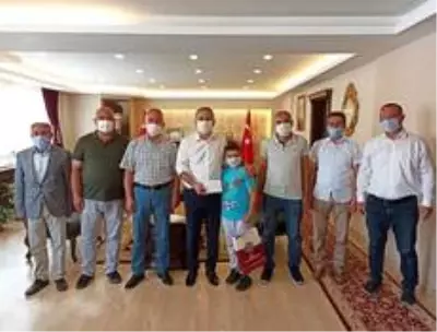Ödüllerini Tosya Kaymakamı Verdi Ödüllerini Tosya Kaymakamı Verdi