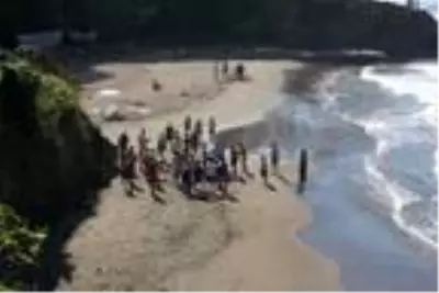 Aynı bölgede denize giren 2 kişi, 20 dakika arayla akıntıya kapılarak boğuldu Aynı bölgede denize giren 2 kişi, 20 dakika arayla akıntıya kapılarak boğuldu