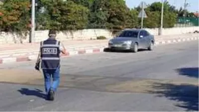Otogar önünde unutulan bavul fünye ile patlatıldı Otogar önünde unutulan bavul fünye ile patlatıldı