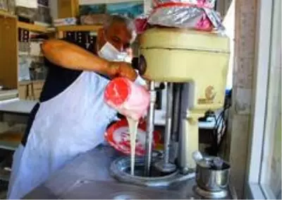 Sıcaklar dondurmacıları, rekabete giren dondurmacılar da vatandaşları sevindirdi Sıcaklar dondurmacıları, rekabete giren dondurmacılar da vatandaşları sevindirdi