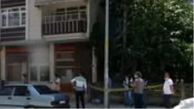 Sokak ortasında sevgilisini öldüren şahıs daha sonra intihar etti Sokak ortasında sevgilisini öldüren şahıs daha sonra intihar etti