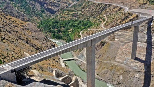 Son dakika: Türkiye'nin en yüksek köprüsü olan Botan Çayı Beğendik Köprüsü açıldı