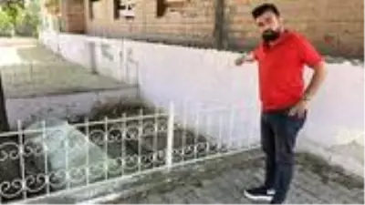 Tarih katilleri yüzlerce yıllık türbeye spreyli saldırıda bulundu Tarih katilleri yüzlerce yıllık türbeye spreyli saldırıda bulundu