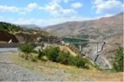Türkiye'nin en yüksek köprüsü açıldı Türkiye'nin en yüksek köprüsü açıldı