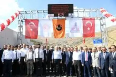 Türkiye'nin en yüksek köprüsü hizmete açıldı