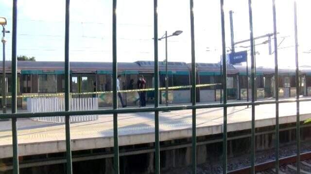 Tuzla İçmeler Marmaray Durağı'nda bir kişi intihar etti Tuzla İçmeler Marmaray Durağı'nda bir kişi intihar etti