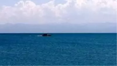 Van Gölü'nde batan teknedeki cenazelerin çıkarılmasına ara verildi Van Gölü'nde batan teknedeki cenazelerin çıkarılmasına ara verildi