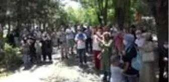 Hasan Özdemir: 18 ayda bitecek daireler 3 yıldır tamamlanamayınca hak sahipleri isyan etti Hasan Özdemir: 18 ayda bitecek daireler 3 yıldır tamamlanamayınca hak sahipleri isyan etti