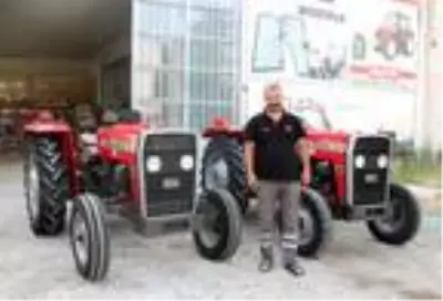2 traktör, garajdan 38 yıl sonra vinçle çıkarıldı
