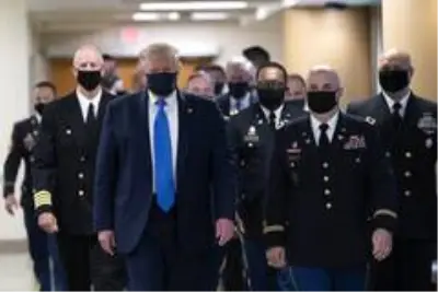 ABD Başkanı Trump ilk kez maskeli görüntülendi ABD Başkanı Trump ilk kez maskeli görüntülendi