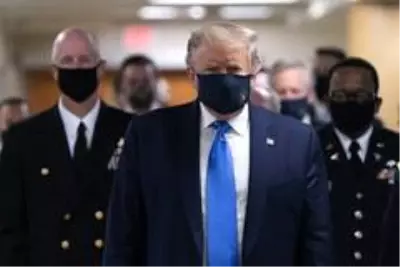 ABD Başkanı Trump ilk kez maskeli görüntülendi ABD Başkanı Trump ilk kez maskeli görüntülendi
