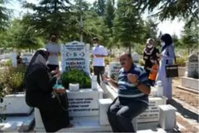 Ağaroğlu Ailesi oğullarını vatan uğruna şehit vermenin gururuyla yaşıyor Ağaroğlu Ailesi oğullarını vatan uğruna şehit vermenin gururuyla yaşıyor