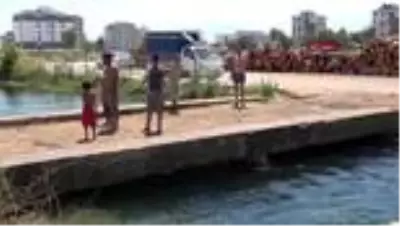 ANTALYA Yasak olmasına rağmen sulama kanalında serinlediler ANTALYA Yasak olmasına rağmen sulama kanalında serinlediler