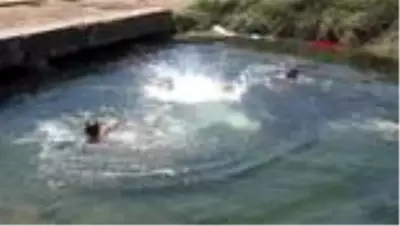 ANTALYA Yasak olmasına rağmen sulama kanalında serinlediler ANTALYA Yasak olmasına rağmen sulama kanalında serinlediler
