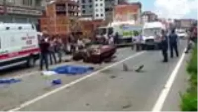 Aracıyla takla atan genç sürücü hayatını kaybetti, yakınları sinir krizleri geçirdi Aracıyla takla atan genç sürücü hayatını kaybetti, yakınları sinir krizleri geçirdi