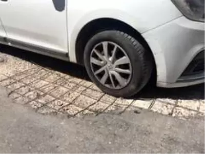 Asfalt yol demirli yola döndü Asfalt yol demirli yola döndü
