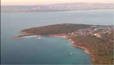 Bakan Pakdemirli, Heybeliada'daki yangın söndürme çalışmalarını havadan izledi Bakan Pakdemirli, Heybeliada'daki yangın söndürme çalışmalarını havadan izledi