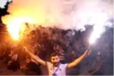 BB Erzurumsporlu taraftarlardan meşaleli kutlama BB Erzurumsporlu taraftarlardan meşaleli kutlama