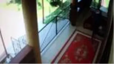 Camiden sadaka kutusu hırsızlığı güvenlik kamerasında Camiden sadaka kutusu hırsızlığı güvenlik kamerasında