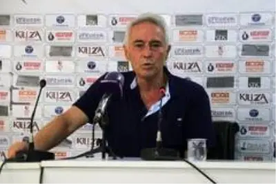 Adanaspor Teknik Direktörü Coşkun Demirbakan'dan Eze'ye sert sözler: Ahlaksızca hareket yaptı Adanaspor Teknik Direktörü Coşkun Demirbakan'dan Eze'ye sert sözler: Ahlaksızca hareket yaptı