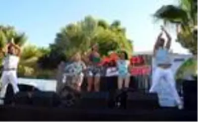 Demet Akalın, Bodrum'da sahne aldı Demet Akalın, Bodrum'da sahne aldı