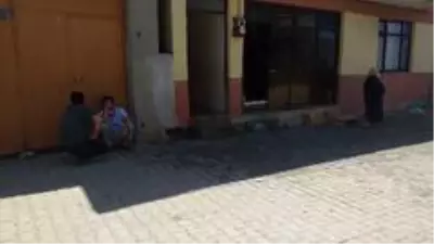 Dini nikahlı eşini ve kızını öldürüp intihara kalkıştı Dini nikahlı eşini ve kızını öldürüp intihara kalkıştı
