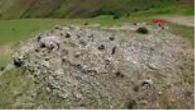 Erzincan'da 2 bin rakımlı tepedeki gizemli yapılar görenleri şaşırtıyor