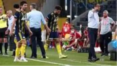 Fenerbahçe'de Tolgay Arslan ve Falette sakatlandı Fenerbahçe'de Tolgay Arslan ve Falette sakatlandı