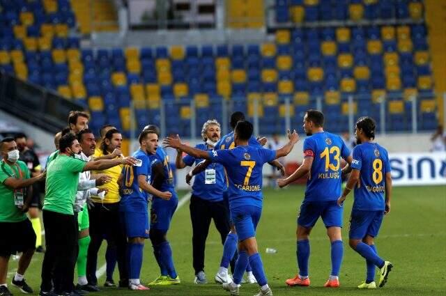 Galatasaray, deplasmanda Ankaragücü'ne 1-0 mağlup oldu Galatasaray, deplasmanda Ankaragücü'ne 1-0 mağlup oldu