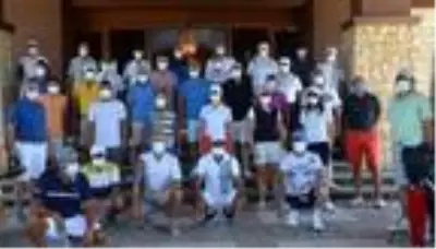 Son dakika haberi: Golfçülerden 'maskeni tak, mesafeni koru' mesajı Son dakika haberi: Golfçülerden 'maskeni tak, mesafeni koru' mesajı