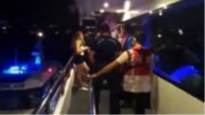 İnsan sağlığını hiçe sayanlar her gün parti veriyor, polis de her gün yakalıyor! Bugünkü partiden 70 kişi çıktı İnsan sağlığını hiçe sayanlar her gün parti veriyor, polis de her gün yakalıyor! Bugünkü partiden 70 kişi çıktı