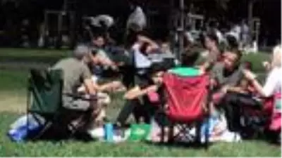 Kadıköy Caddebostan Sahili'nde maske unutuldu