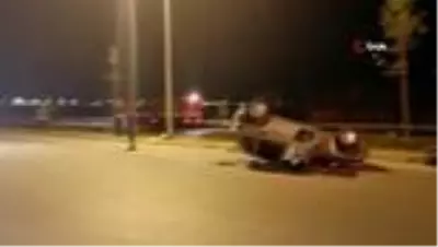 Kontrolden çıkan otomobil önce kaldırıma çarptı ardından takla attı: 2 yaralı Kontrolden çıkan otomobil önce kaldırıma çarptı ardından takla attı: 2 yaralı