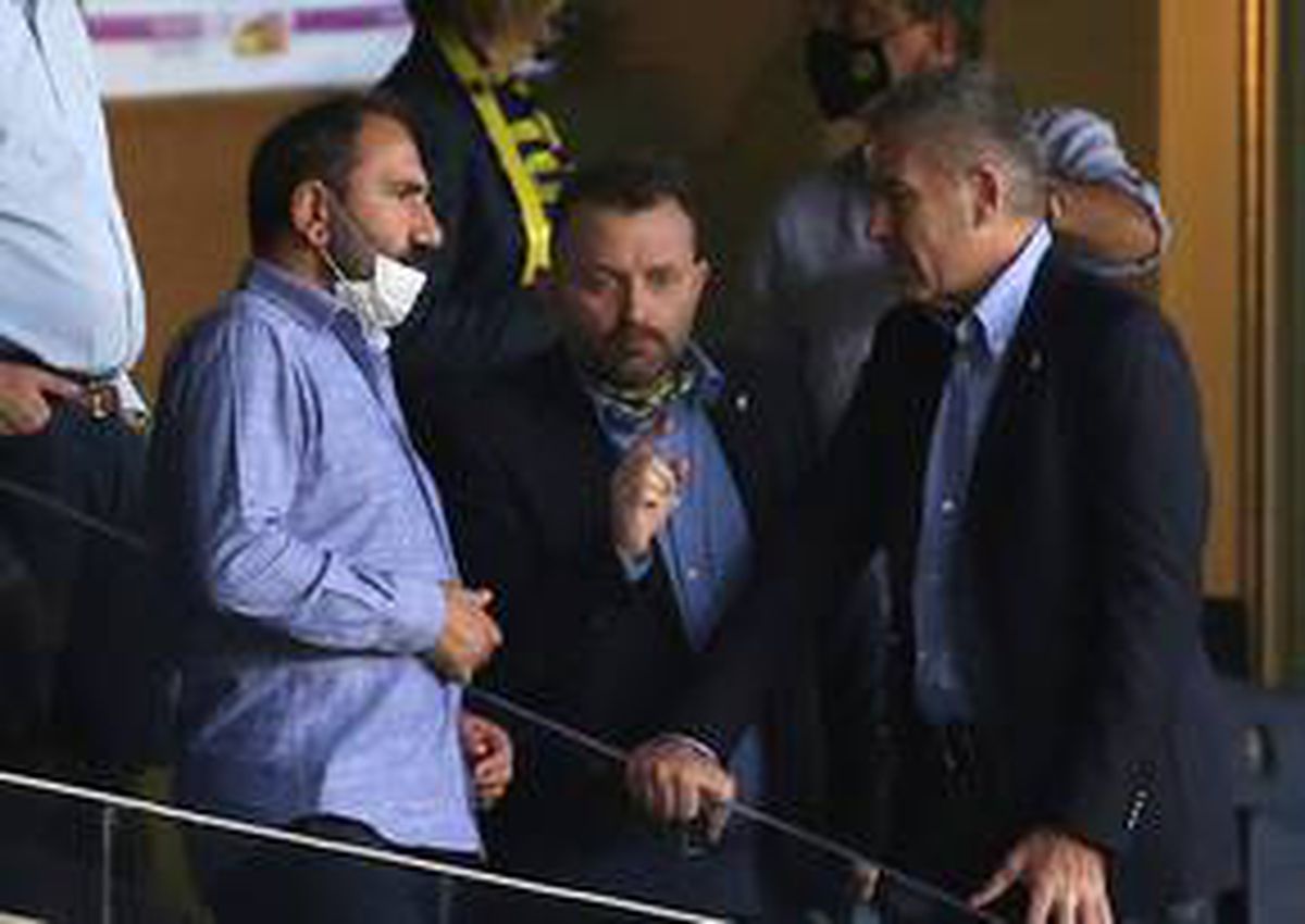 Mecnun Otyakmaz'dan transfer sorularına dikkat çeken yanıt: Futbolcuları isteyen kulüplere sorun