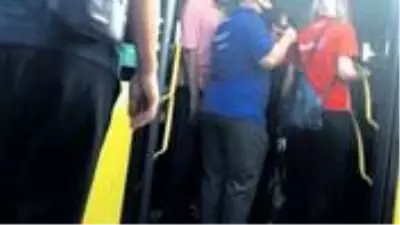 Metrobüs sapığı baltayı taşa vurdu! Polisi taciz edince yakayı ele verdi Metrobüs sapığı baltayı taşa vurdu! Polisi taciz edince yakayı ele verdi