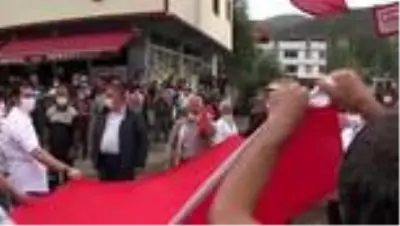 Operasyondan dönen Mehmetçik ve PÖH'ü kurban keserek karşıladılar Operasyondan dönen Mehmetçik ve PÖH'ü kurban keserek karşıladılar
