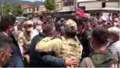 Operasyondan dönen Mehmetçik ve PÖH'ü kurban keserek karşıladılar Operasyondan dönen Mehmetçik ve PÖH'ü kurban keserek karşıladılar