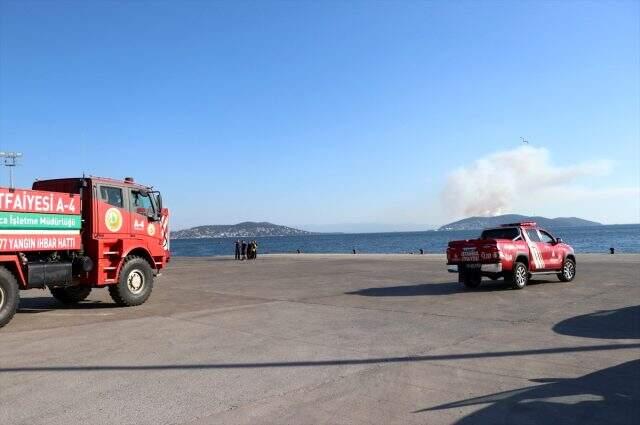 Son Dakika: Heybeliada'da çıkan orman yangını ile ilgili 3 şüpheli gözaltına alındı Son Dakika: Heybeliada'da çıkan orman yangını ile ilgili 3 şüpheli gözaltına alındı