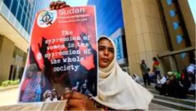 Sudan'da katı dini yasaklar gevşetiliyor: Din değiştirmeye idam cezası kaldırıldı Sudan'da katı dini yasaklar gevşetiliyor: Din değiştirmeye idam cezası kaldırıldı