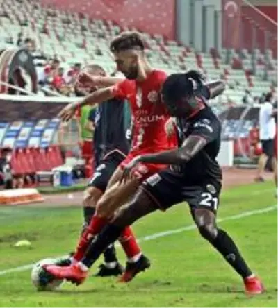 Süper Lig: Fraport TAV Antalyaspor: 1 Aytemiz Alanyaspor: 0 (Maç sonucu)