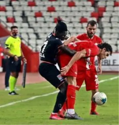 Süper Lig: Fraport TAV Antalyaspor: 1 Aytemiz Alanyaspor: 0 (Maç sonucu)