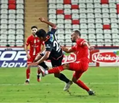 Süper Lig: Fraport TAV Antalyaspor: 1Aytemiz Alanyaspor: 0 (İlk yarı)