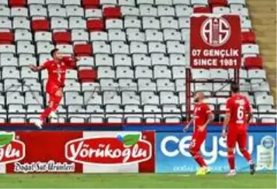 Süper Lig: Fraport TAV Antalyaspor: 1Aytemiz Alanyaspor: 0 (İlk yarı)