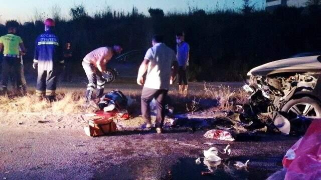 Ters yöne giren 2 araç, karşı şeritten gelen otomobil ile kafa kafaya çarpıştı: 7 yaralı