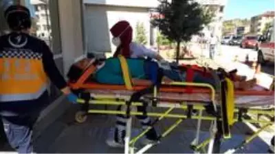 Traktör şarampole uçtu, baba kız ölümden döndü