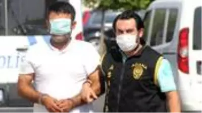 Uslanmaz dolandırıcı, gözaltına alındığında koronavirüs maskesiyle gözünü kapattı Uslanmaz dolandırıcı, gözaltına alındığında koronavirüs maskesiyle gözünü kapattı