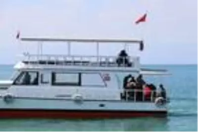 Van Gölü'nde batan tekne ile ilgili çalışmalar 15'inci günde de devam ediyor Van Gölü'nde batan tekne ile ilgili çalışmalar 15'inci günde de devam ediyor