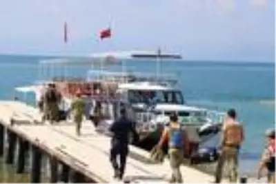 Van Gölü'nde batan tekne ile ilgili çalışmalar 15'inci günde de devam ediyor Van Gölü'nde batan tekne ile ilgili çalışmalar 15'inci günde de devam ediyor