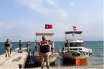 Van Gölü'nde batan tekne ile ilgili çalışmalar 15'inci günde de devam ediyor Van Gölü'nde batan tekne ile ilgili çalışmalar 15'inci günde de devam ediyor